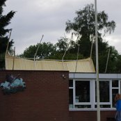 En daar lag plots de tent op het dak...